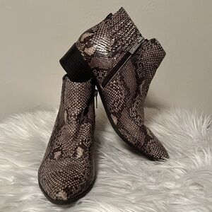 Unisa Women’s Snake Print Ankle Boots Size  8 1/2